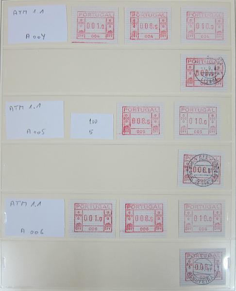 0265 (3).jpg -     Lote:    265      Colecção Especializada - Etiquetas      Lotes Especiais       Descrição:      1981/2010 &mdash; Etiquetas.   Coleção composta por 12 álbuns com etiquetas desde percursoras e Framas até 2010, com provas, erros, FDC's, etiquetas novas e usadas, sobrescritos circulados, variedades de impressão e papéis. Importante estudo. Lote a ver.        Lote ETQ       Valor Base:     &euro; 3000,00     Valor Venda:     &euro;      